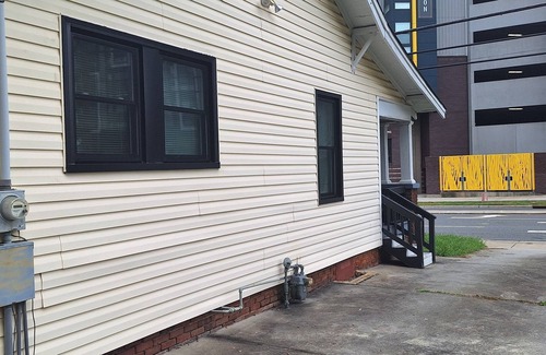 Wilmore Casa | Section off apartment back of house.