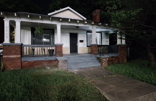 Wilmore Casa | Section off apartment back of house.