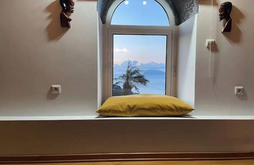 Santa Cruz das Flores Casa | Secular house (T2+1) with stunning views and whirlpool bath