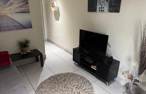 Edenvale Apartamento | Secure cottage with Wifi and PLEX OR Tambo Airport