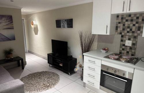 Edenvale Apartamento | Secure cottage with Wifi and PLEX OR Tambo Airport