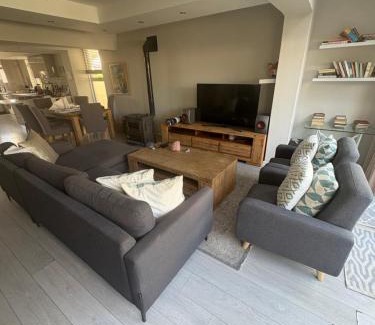 Fresnaye Apartamento | Secure Estate Home with 24 Hour Surveillance