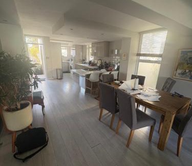 Fresnaye Apartamento | Secure Estate Home with 24 Hour Surveillance