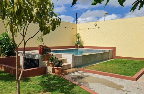 Granada Casa | Secure & Private 3 BDR Modern House with Pool, A/C and Great View