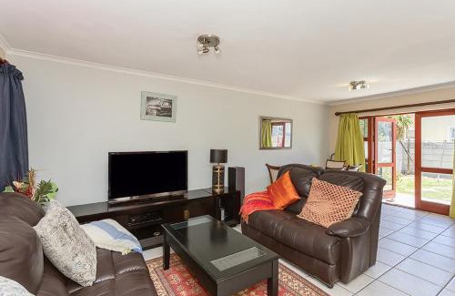 Parklands Apartamento | Secured 3-Bedroom Townhouse