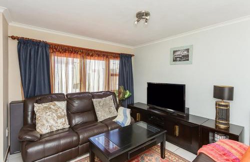 Parklands Apartamento | Secured 3-Bedroom Townhouse