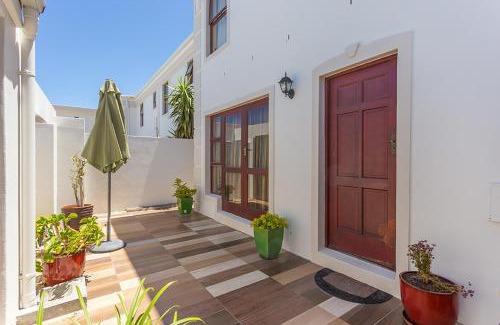 Parklands Apartamento | Secured 3-Bedroom Townhouse