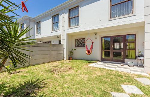 Parklands Apartamento | Secured 3-Bedroom Townhouse
