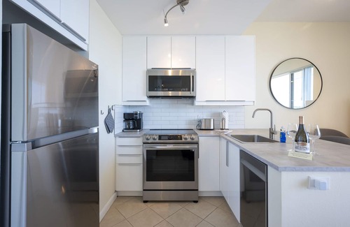 St. Petersburg - Clearwater Condominio | ¡Mira a los delfines desde el balcón! Totalmente equipado. Bañera de hidromasaje y piscina. # 410