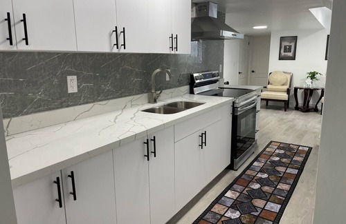 Kitchener Casa | See Plaza and 15 minutes to Golf course,Waterloo Uni,College,401, 1 hr to CN