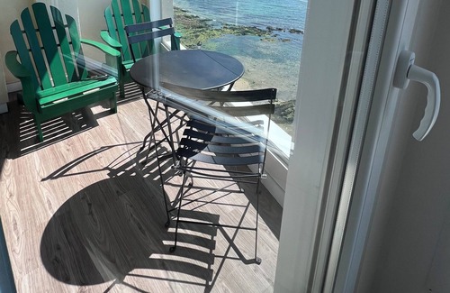 Dean Pequeno Apartamento | See views, beach at 50meters walking distance