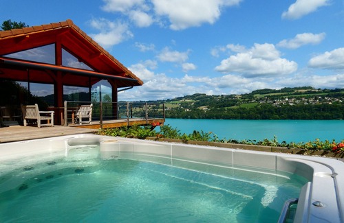 Villages du Lac de Paladru Casa | SEEBLICK chalet romántico spa / vista al lago