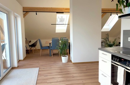 Seekirchen Markt Apartamento | "Seeblick" guest house - Bright penthouse apartment on the outskirts of Salzburg