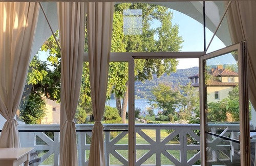 Krumpendorf am Woerther See Casa | Seehaus con acceso directo al lago Wörthersee en Krumpendorf, Austria