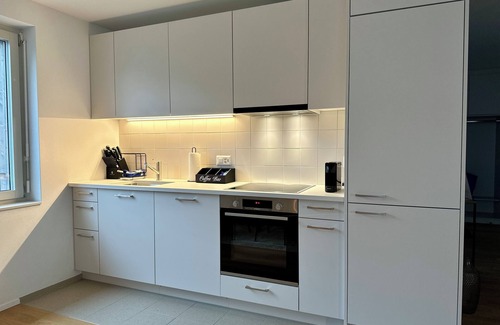 Kerzers Apartamento | Seeland Bijou Apartment - 2 bed
