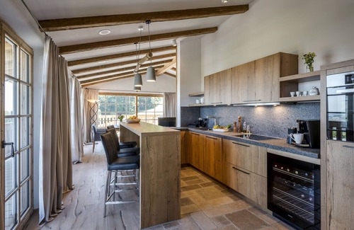 Frasdorf Apartamento | Seeleben-chalet-suite 100qm, 2 Schlafzimmer, Wohnraum mit Küche, Kamin und Bad mit Sauna, Terrasse mit Whirlpool
