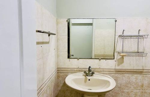 D.H.A. Apartamento | Seharcation: Stylish 1BR Urban Hideout in Prime Location