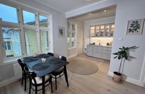 Bukten Apartamento | Sekelskiftescharm i Hjärtat av Strömstad, 4 bäddar - Historic Charm, for 4 Guests