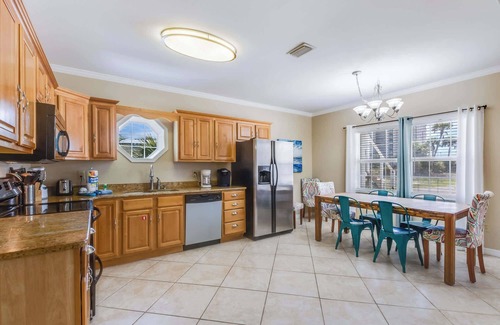 Gulf Shores Casa | Sel De Vie Lower level, 2 BR, sleeps 8, dog friendly
