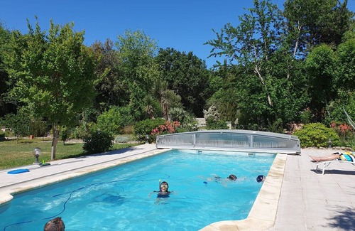 Montesquieu-des-Alberes Apartamento | Self-catering 2-bedroom apartment with pool and garden