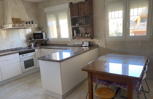 Becerril de la Sierra Chalet De Esquí | Casa rural (alquiler íntegro) Samburiel para 15 personas