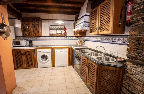 Robledillo de Gata Cabaña | Casa típica para grupos 4-12 personas con magníficas vistas de la Sierra de Gata