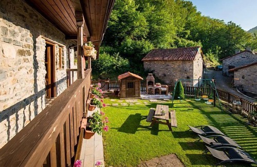 Oseja de Sajambre Cabaña | Casa rural (alquiler íntegro) El Encanto del Valleval Casa El Pinto (4 personas)