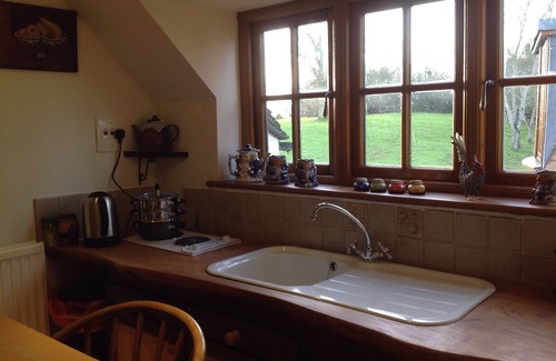 Chiddingly Apartamento | Self Catering B&B .Dog friendly with 13 acres of parkland,pool,tennis court