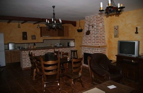 La Colilla Cabaña | Casa La Caleña a 5 km de Ávila, con piscina cubierta, WiFi gratis, BBQ, jacuzzi