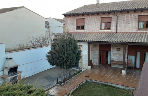 Astudillo Cabaña | Casa rural (alquiler íntegro) La Alcubilla para 10-12 personas