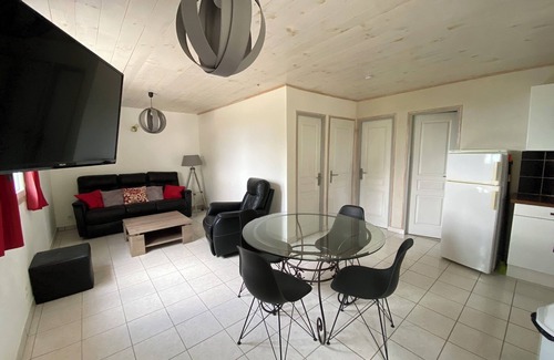 Joyeuse Casa | Casa individual con magníficas vistas, piscinas, wifi, parque infantil.