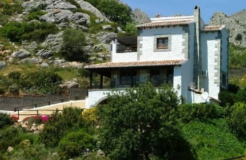 Alora Cabaña | Casa rural (alquiler íntegro) El Chorro Villas para 8 personas