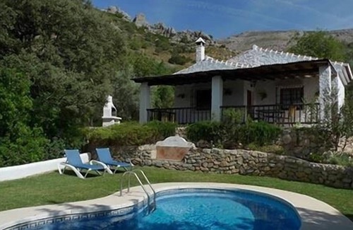 Alora Cabaña | Casa rural (alquiler íntegro) El Chorro Villas para 4 personas