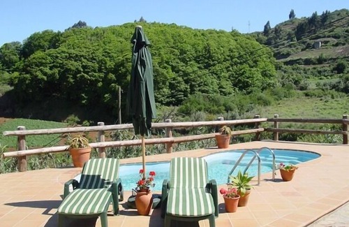 Barranco del Pinar Cabaña | Casa rural con wifi gratis, TV satélite, piscina compartida y parking.