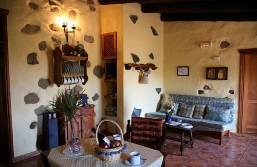 Barranco del Pinar Cabaña | Casa rural con wifi gratis, TV satélite, piscina compartida y parking.