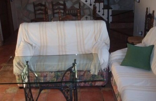Martos Cabaña | Casa rural (alquiler íntegro) La Acacia para 12 personas