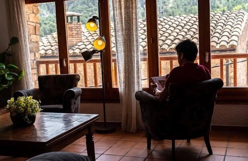 Catalonian Pyrenees Cabaña | Casa con Piscina 1 hora de Barcelona. Alquiler integro.