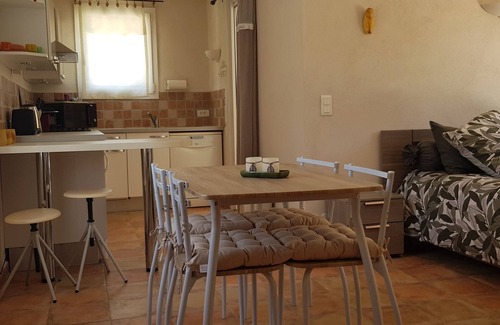Gemenos Apartamento | Self-catering studio at Villa Garlaban ******.