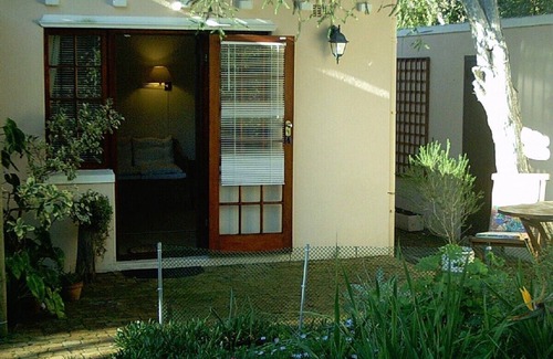 Westlake Apartamento | Self catering unit bordering golf course with majastic mountains above
