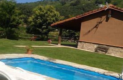 Candeleda Cabaña | Casa rural (alquiler íntegro) Valle de Gredos para 10 personas