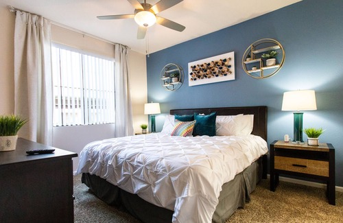 Stevenson Ranch Apartamento | ✔Self Check-in✔W/D✔A/C✔3 TVs✔2 King Beds ✔1 Parking 516