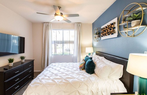 Stevenson Ranch Apartamento | ✔Self Check-in✔W/D✔A/C✔3 TVs✔2 King Beds ✔1 Parking 516