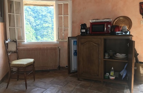 Auribeau-sur-Siagne Apartamento | Self-contained room in a medieval village. Charm and silence near Cannes.
