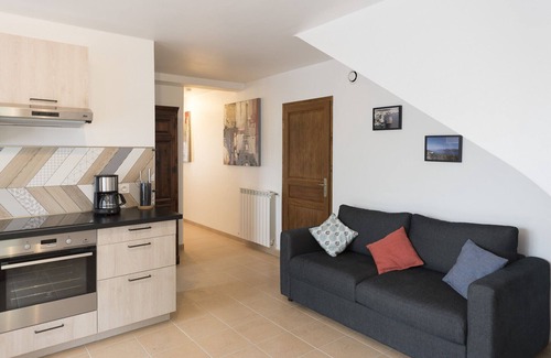 Flassans-sur-Issole Apartamento | Self-contained 2-bedroom apartment in beautiful Provencal villa