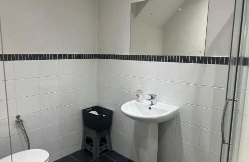Manor Casa | Self contain studio with room, double bed, kitchen