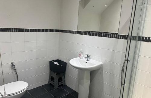 Manor Casa | Self contain studio with room, double bed, kitchen