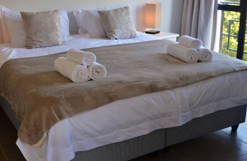 Stellenbosch Villa | Alojamiento de lujo de 4 dormitorios con piscina en Villa Honeysuckl