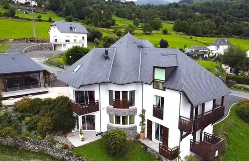 Bilheres Apartamento | Self-contained apartment in architect-designed house, panoramic mountain view