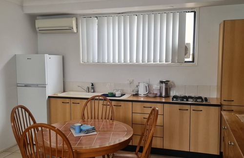 Wynnum Apartamento | Self contained bayside unit close to waterfront, markets and Wynnum & Manly CBD