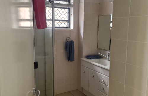 Wynnum Apartamento | Self contained bayside unit close to waterfront, markets and Wynnum & Manly CBD